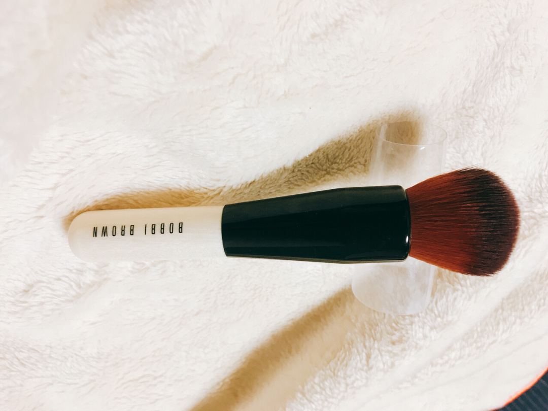 Bobbi Brown Full Coverage Face Brush Review