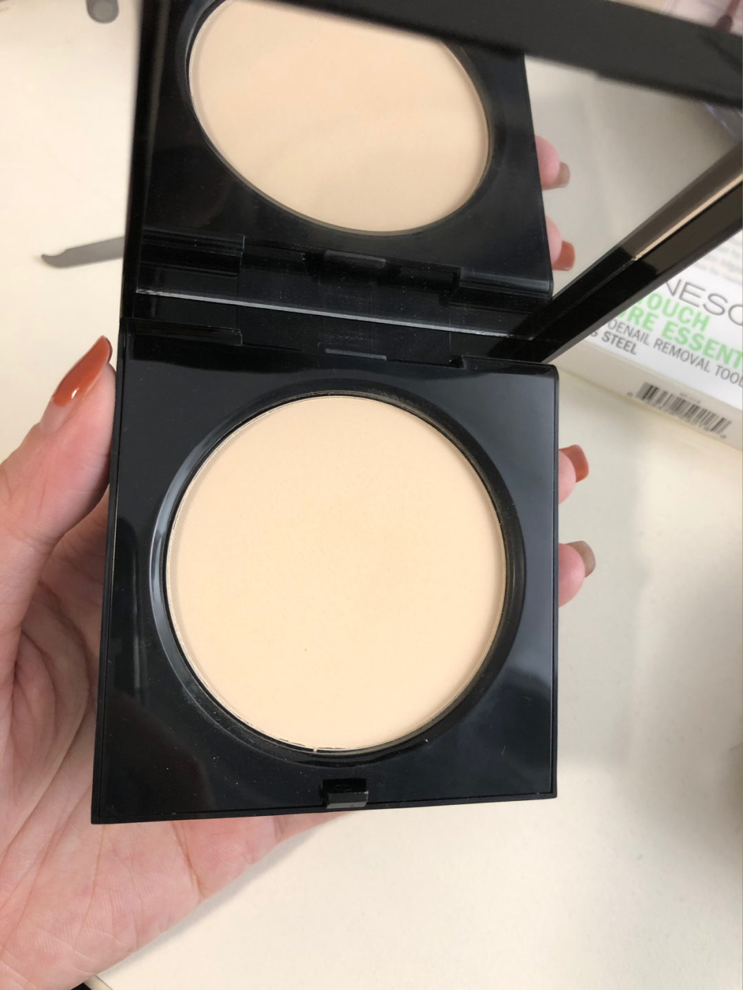 Bobbi Brown Sheer Finish Pressed Powder